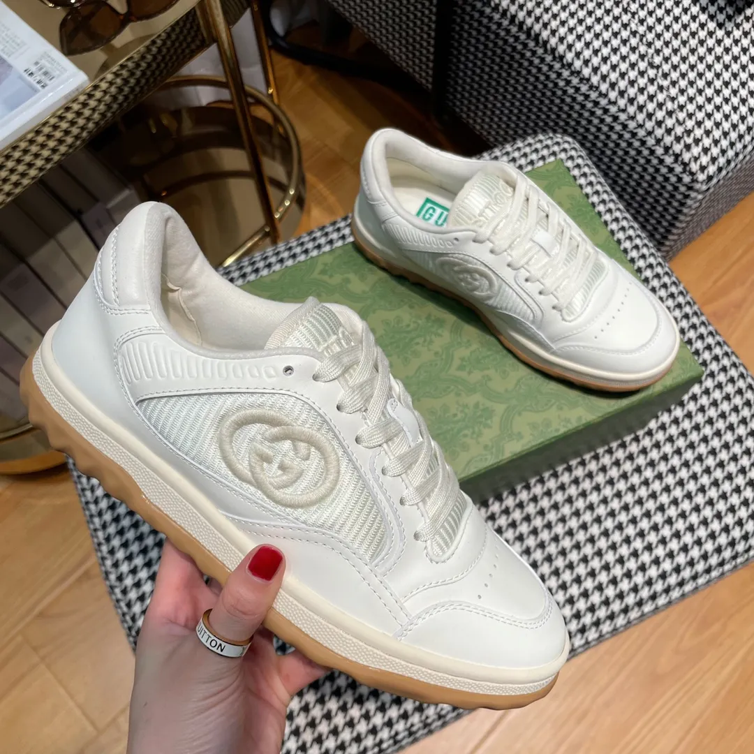 👟👟Ex-factory price 520👟👟 Gucci's new dirty shoes MAC80 series✅fully imported anti-counterfeiting thread, not ordinary fluorescent thread ## Retro old money style tone, full of old money retro feel❗️ ss23 is really fresh and can't be newer ~ the foot feel is matched with leverage ~ cloud-like comfort Original grained cowhide, contrasting stripes, original satin fabric, original thin soft fabric + cowhide color matching inside, original TPU sole, original craftsmanship on the gap edge, glue-free and environmentally friendly ♻️ Couple size 35-44 (45.46. Can be customized) Original packaging + printed GUCCI outer box